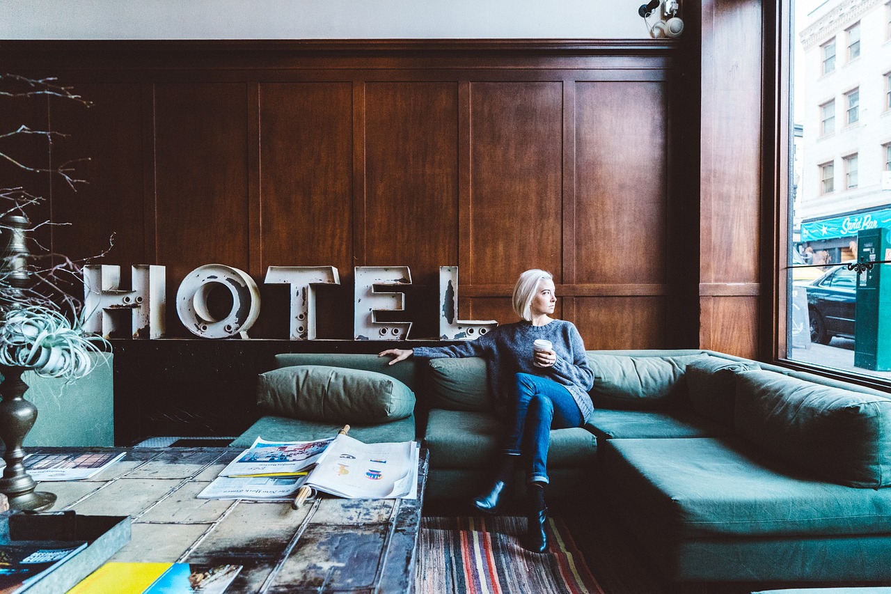 hotel con donna.jpg
